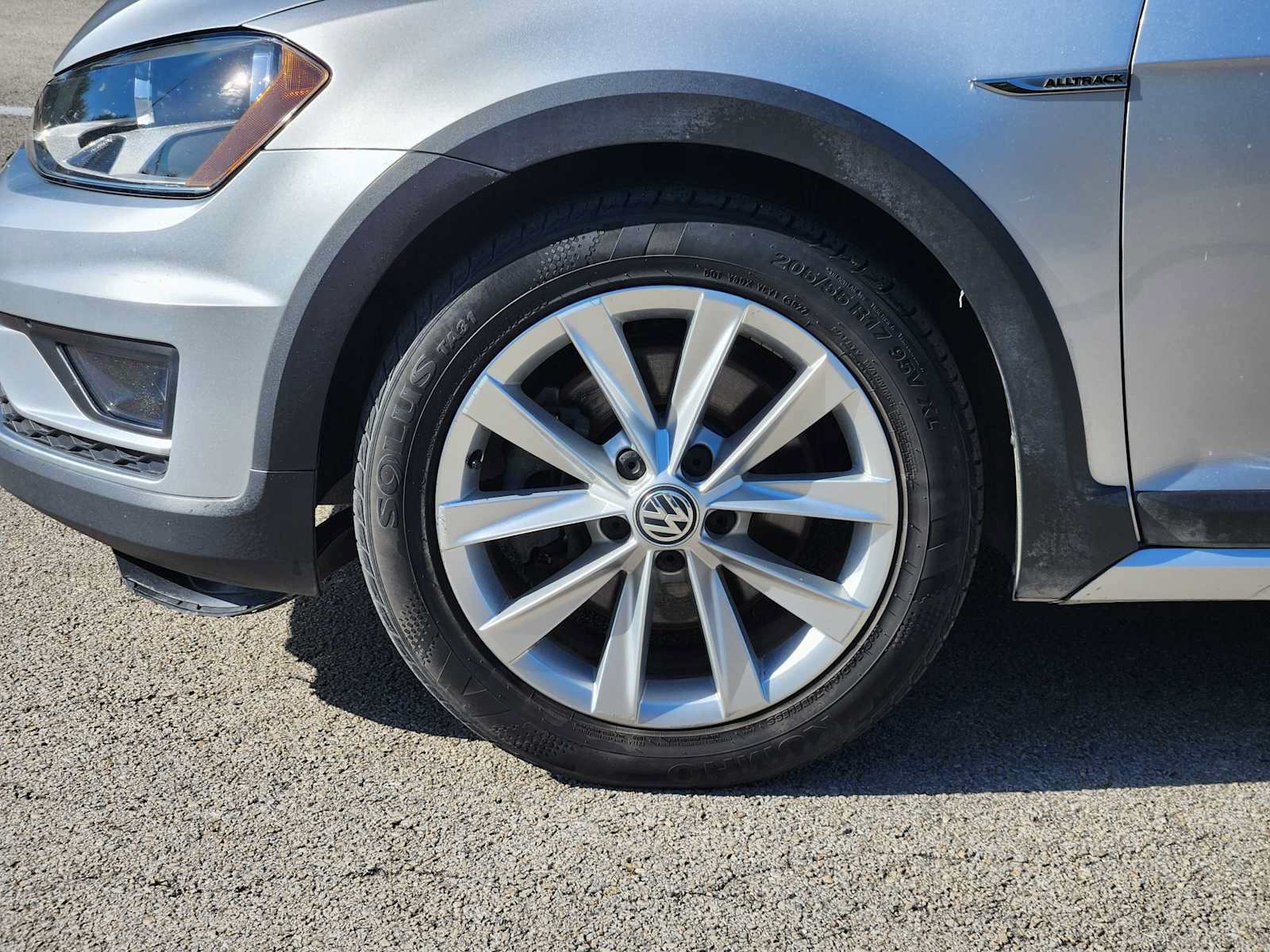 Used 2017 Volkswagen Golf Alltrack SE AWD/4WD image 9