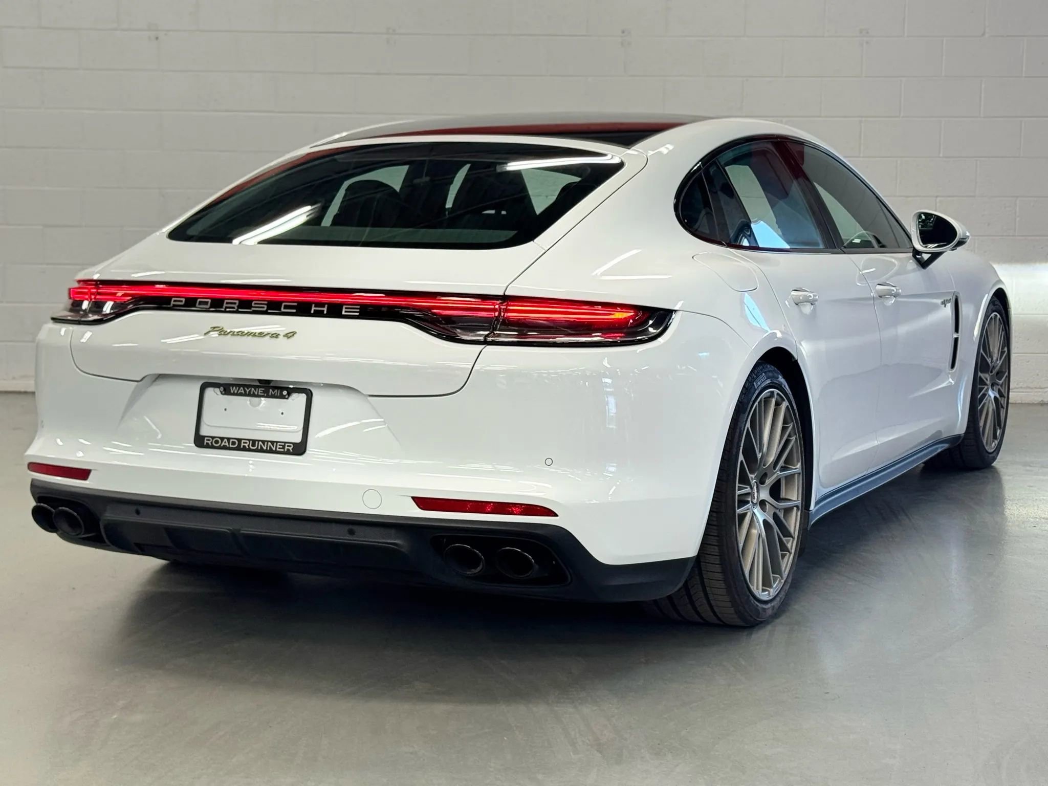 Used 2023 Porsche Panamera 4 Platinum Edition image 10