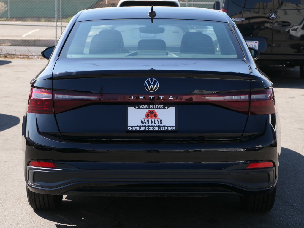 Used 2025 Volkswagen Jetta Sport FWD image 5