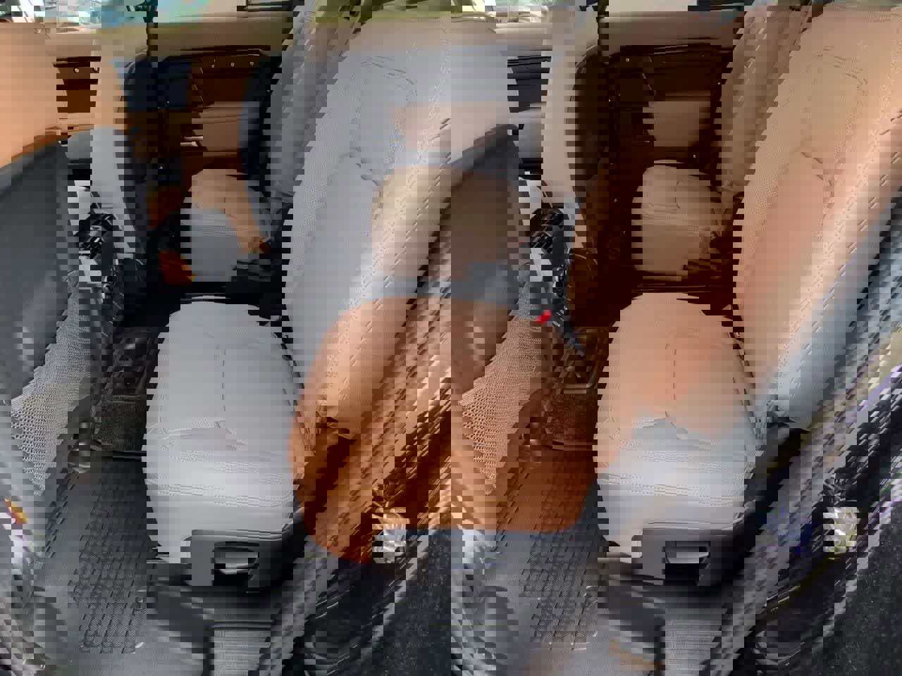 New 2026 Land Rover Defender 130 X-Dynamic SE image 20