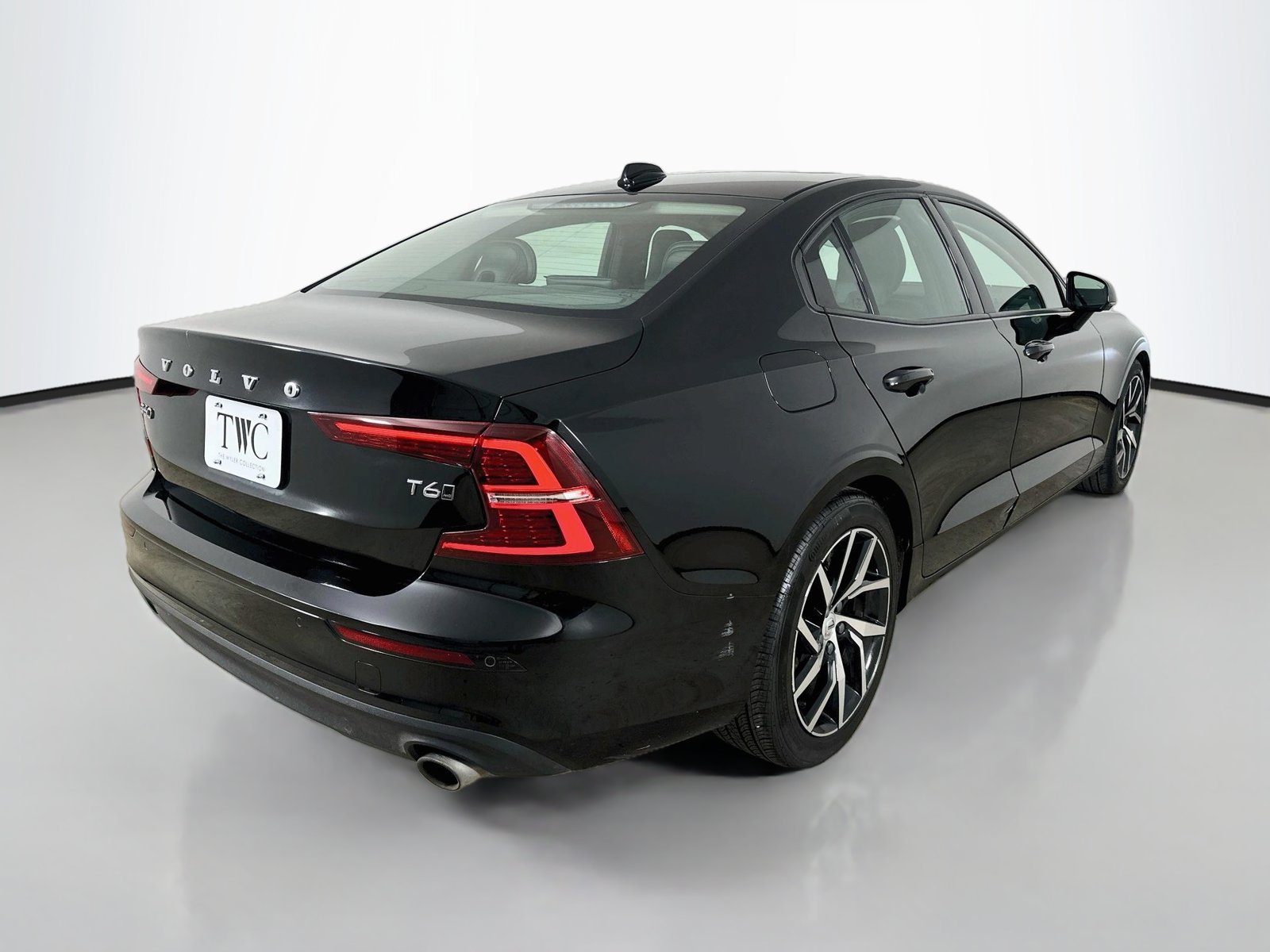 Used 2019 Volvo S60 T6 Momentum w/ Multimedia Package AWD/4WD image 5