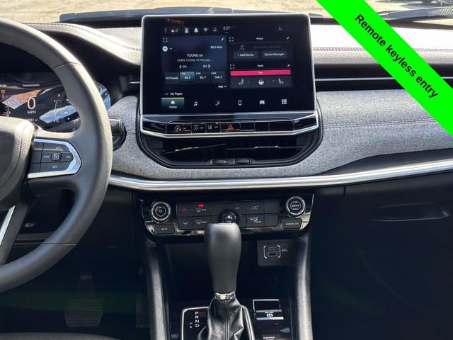 Used 2024 Jeep Compass Latitude image 28