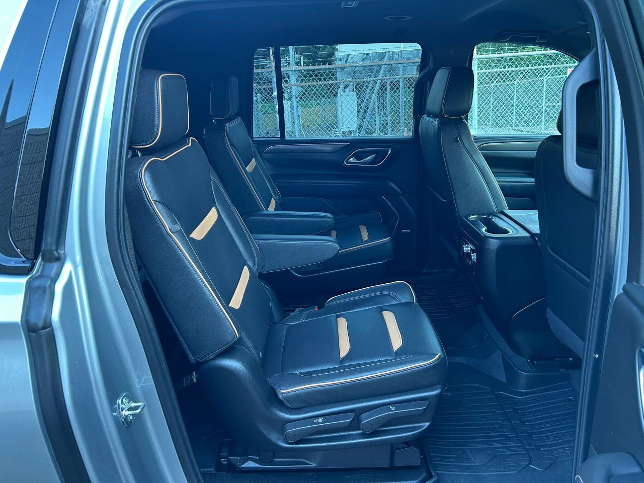 Used 2024 GMC Yukon XL AT4 w/ Technology Package AWD/4WD image 18