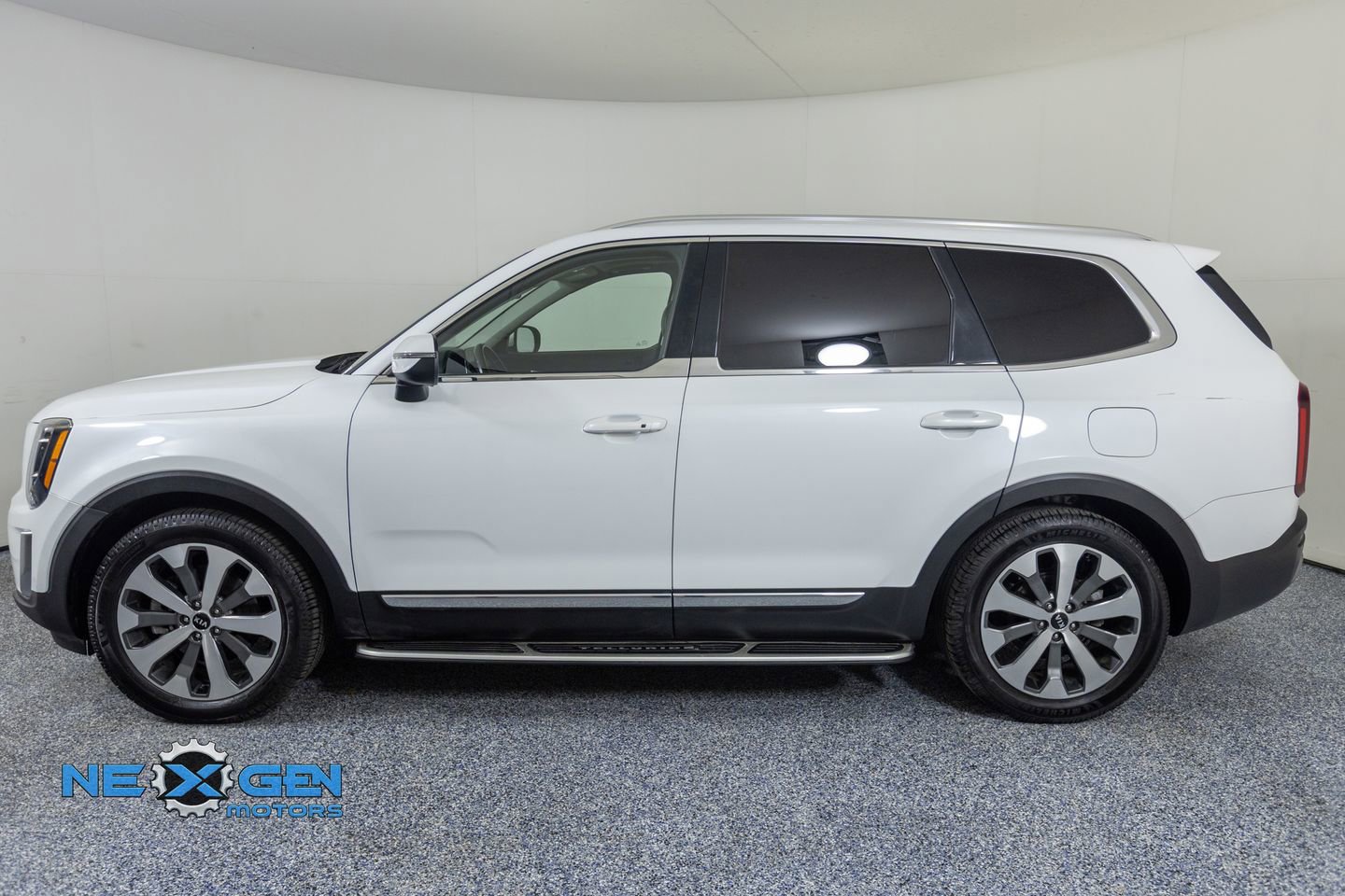 Used 2020 Kia Telluride EX w/ EX Premium Package image 4