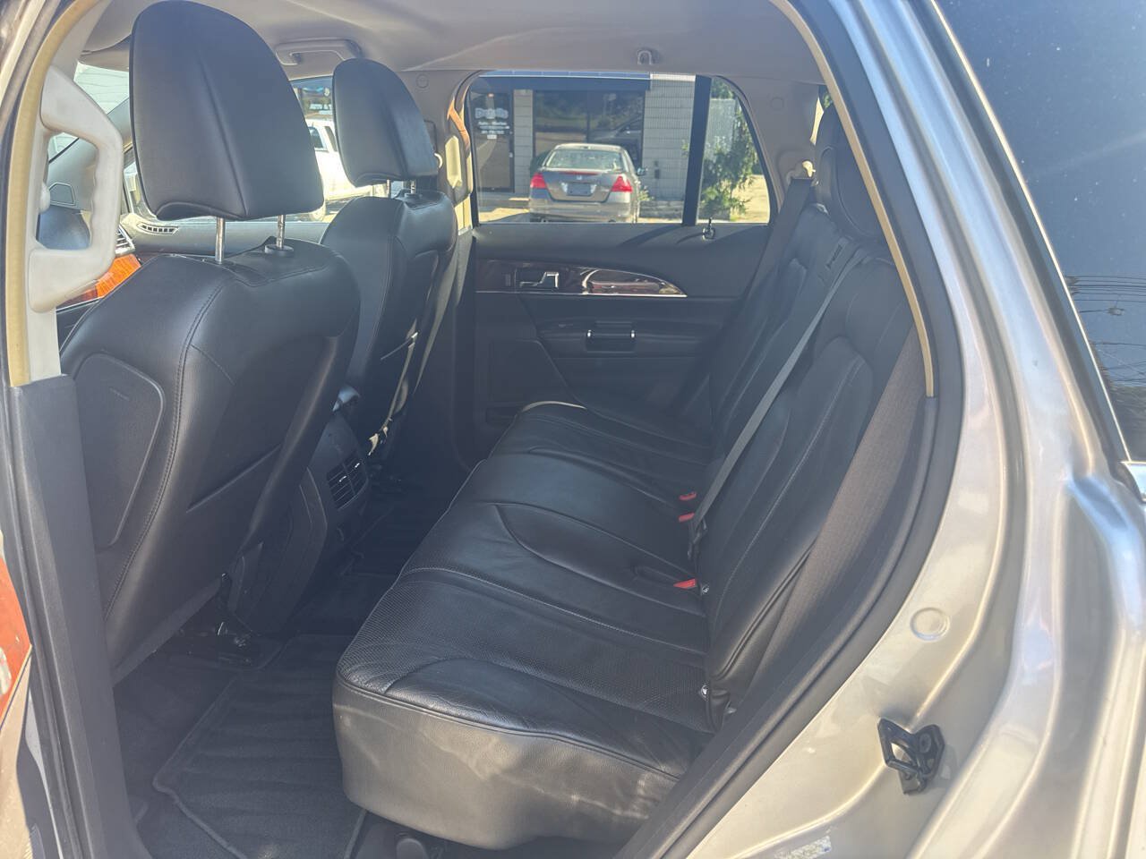 Used 2011 Lincoln MKX AWD w/ Wood Pkg image 8