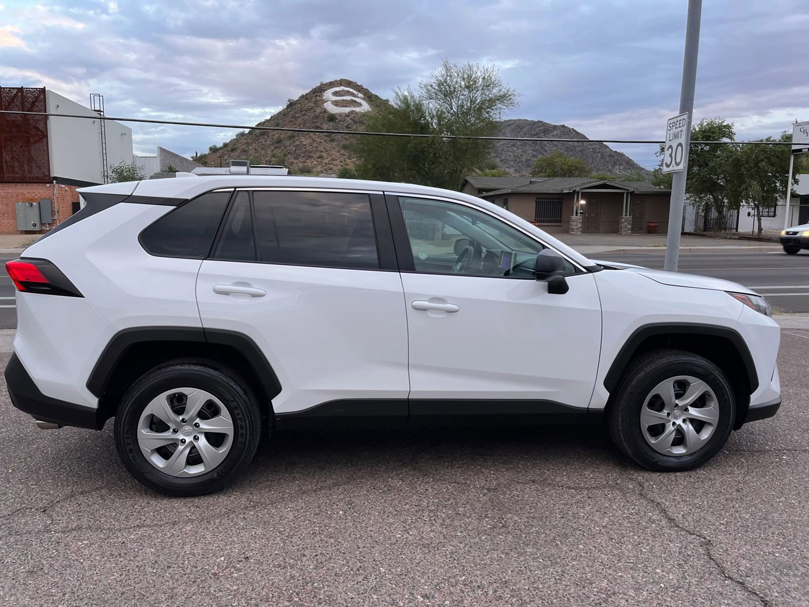 Used 2024 Toyota RAV4 LE image 8