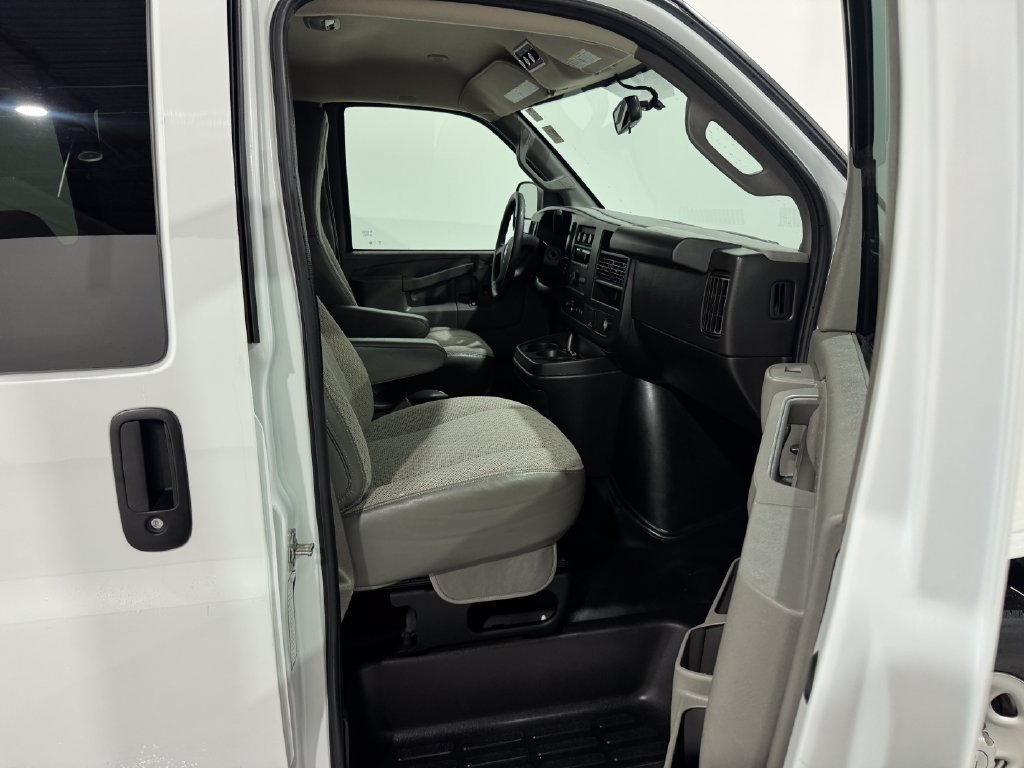 Used 2023 Chevrolet Express 3500 LS RWD image 17