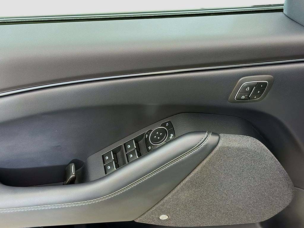 Used 2025 Ford Mustang Mach-E Premium AWD/4WD image 31