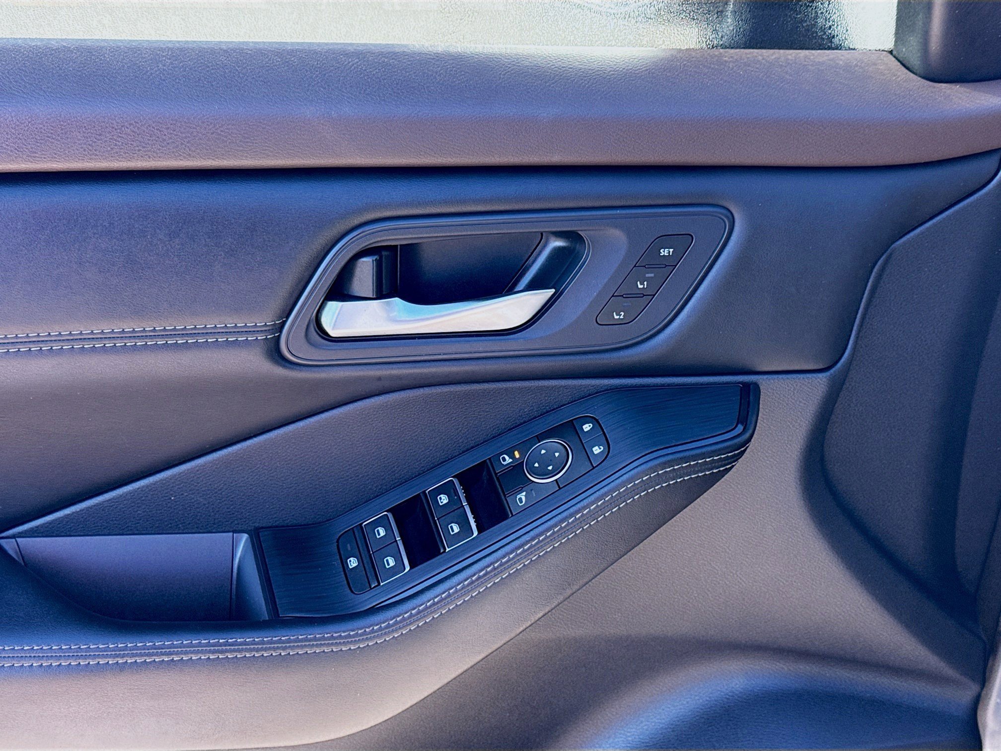 Used 2023 Nissan Rogue SL w/ SL Premium Package image 17