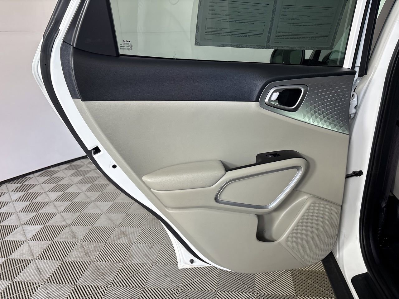 Used 2025 Kia Soul LX image 19