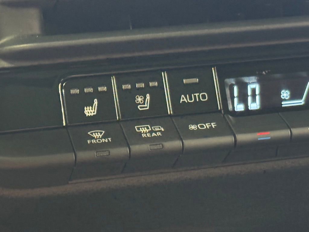 Used 2023 Toyota Crown Limited image 43