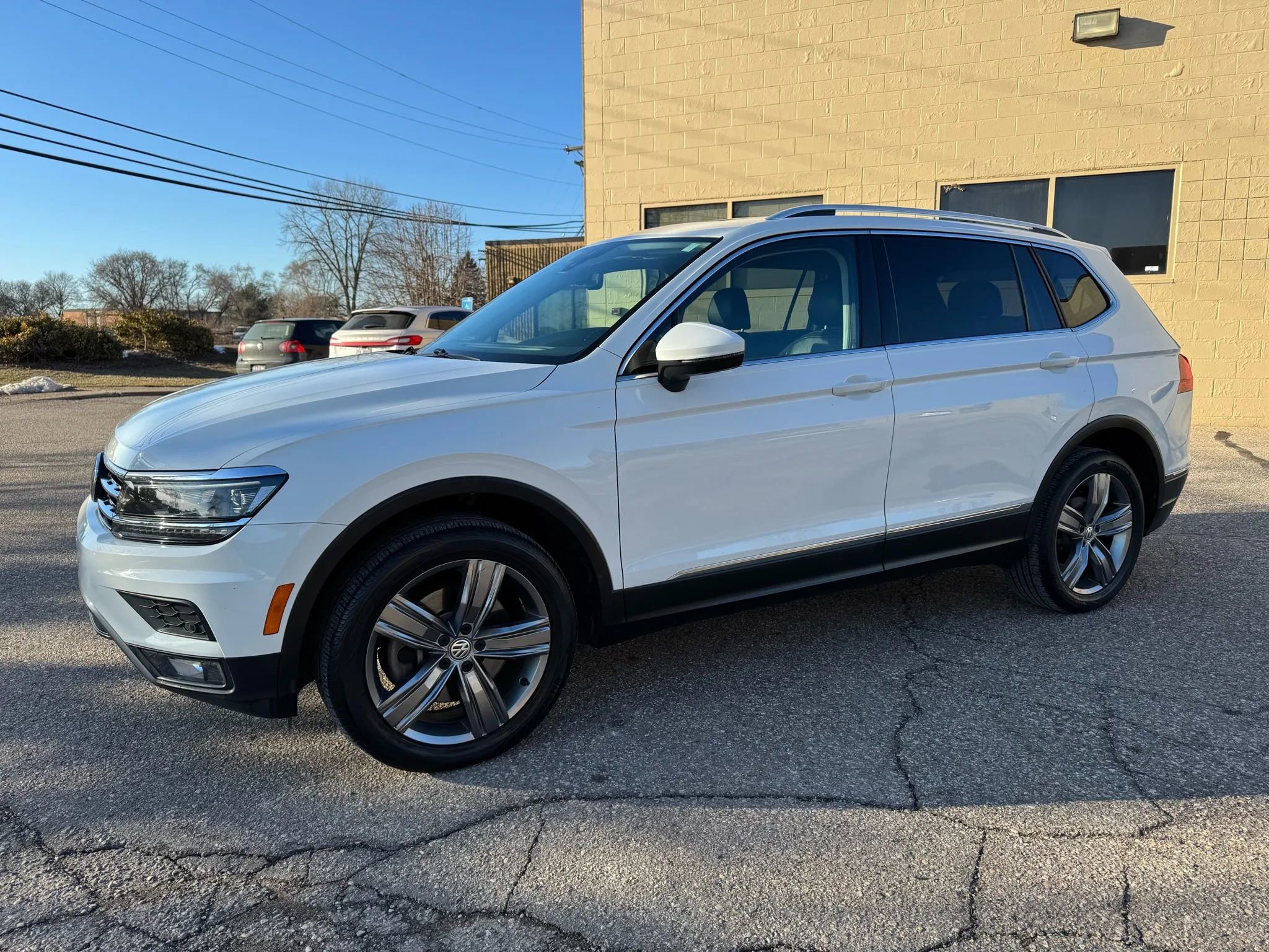Used 2019 Volkswagen Tiguan SEL Premium w/ 3rd Row Seat Package image 4