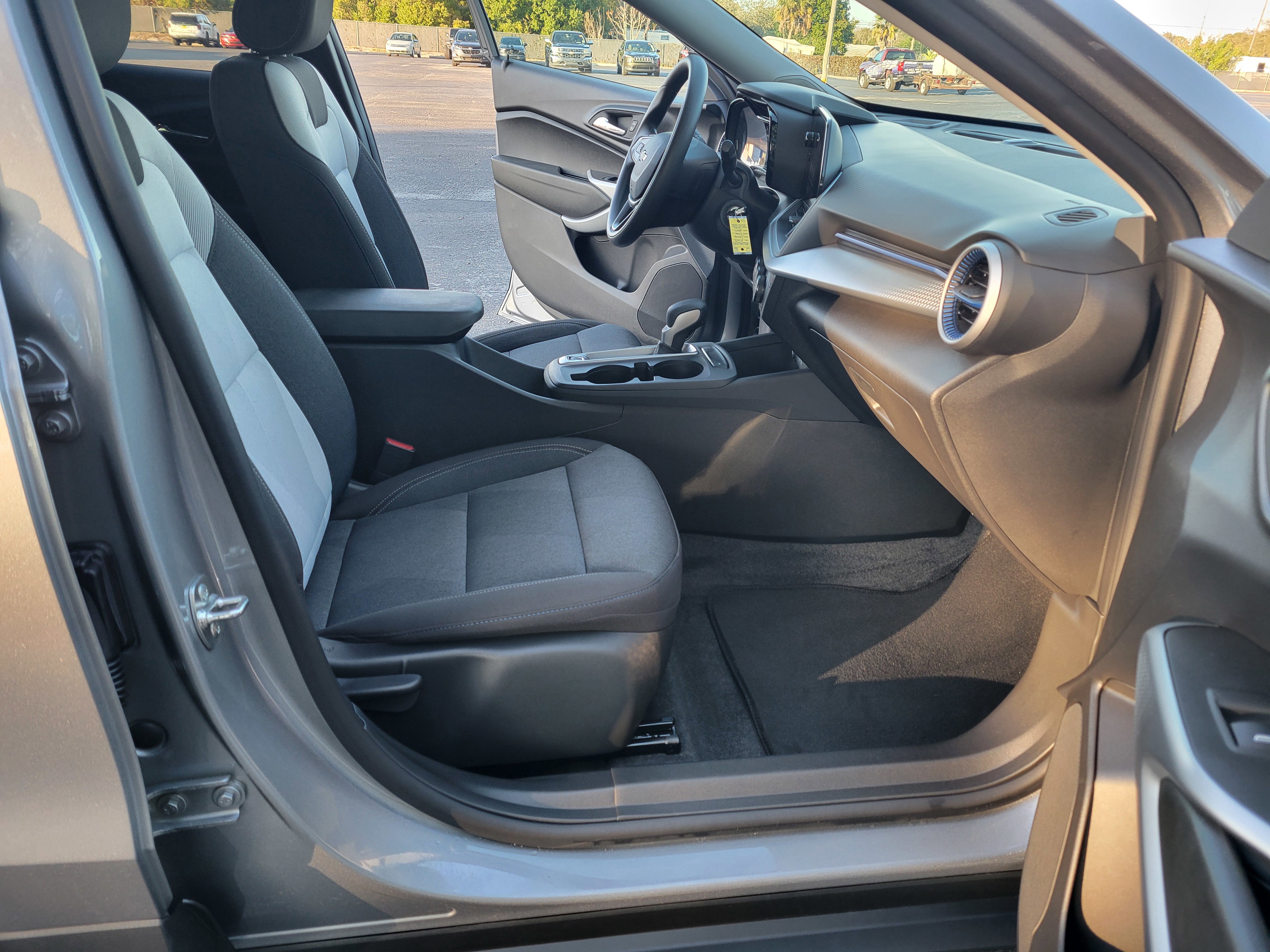 Certified 2025 Chevrolet Trax LS w/ LS Convenience Package image 27