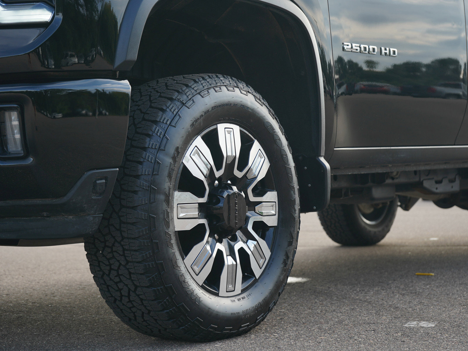 Used 2024 Chevrolet Silverado 2500 ZR2 w/ Technology Package image 34