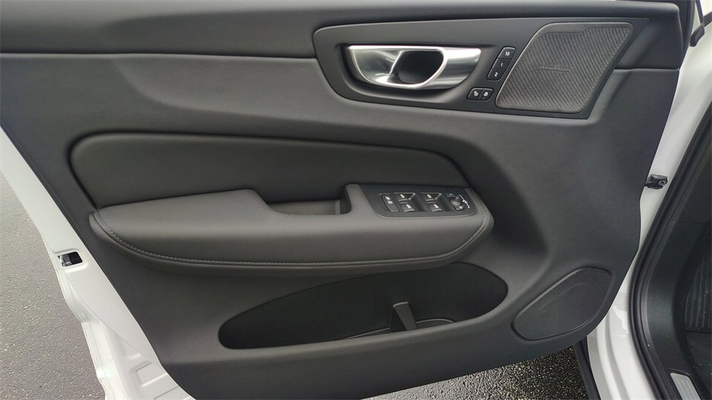 New 2026 Volvo XC60 B5 Ultra w/ Climate Package image 8