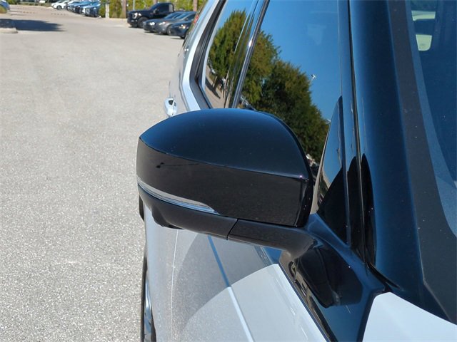 Used 2023 Land Rover Discovery S R-Dynamic image 12