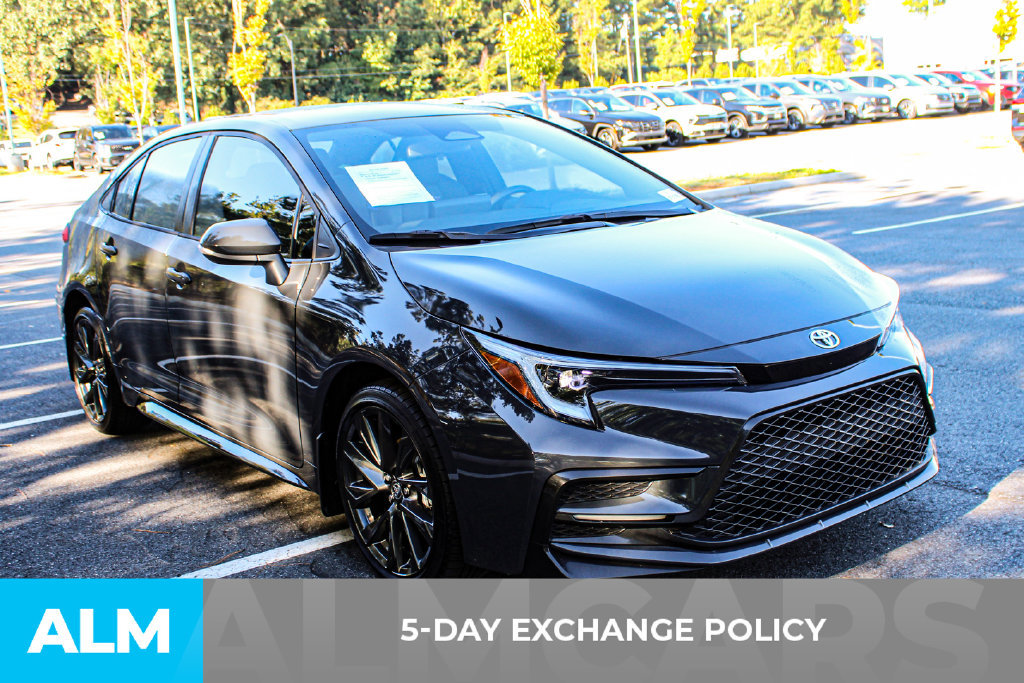 Used 2025 Toyota Corolla SE w/ Convenience Package FWD image 3