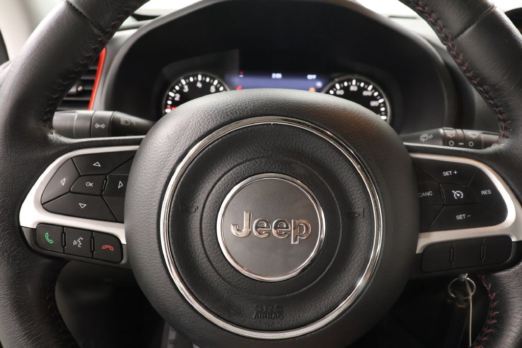 Used 2015 Jeep Renegade Trailhawk AWD/4WD image 12