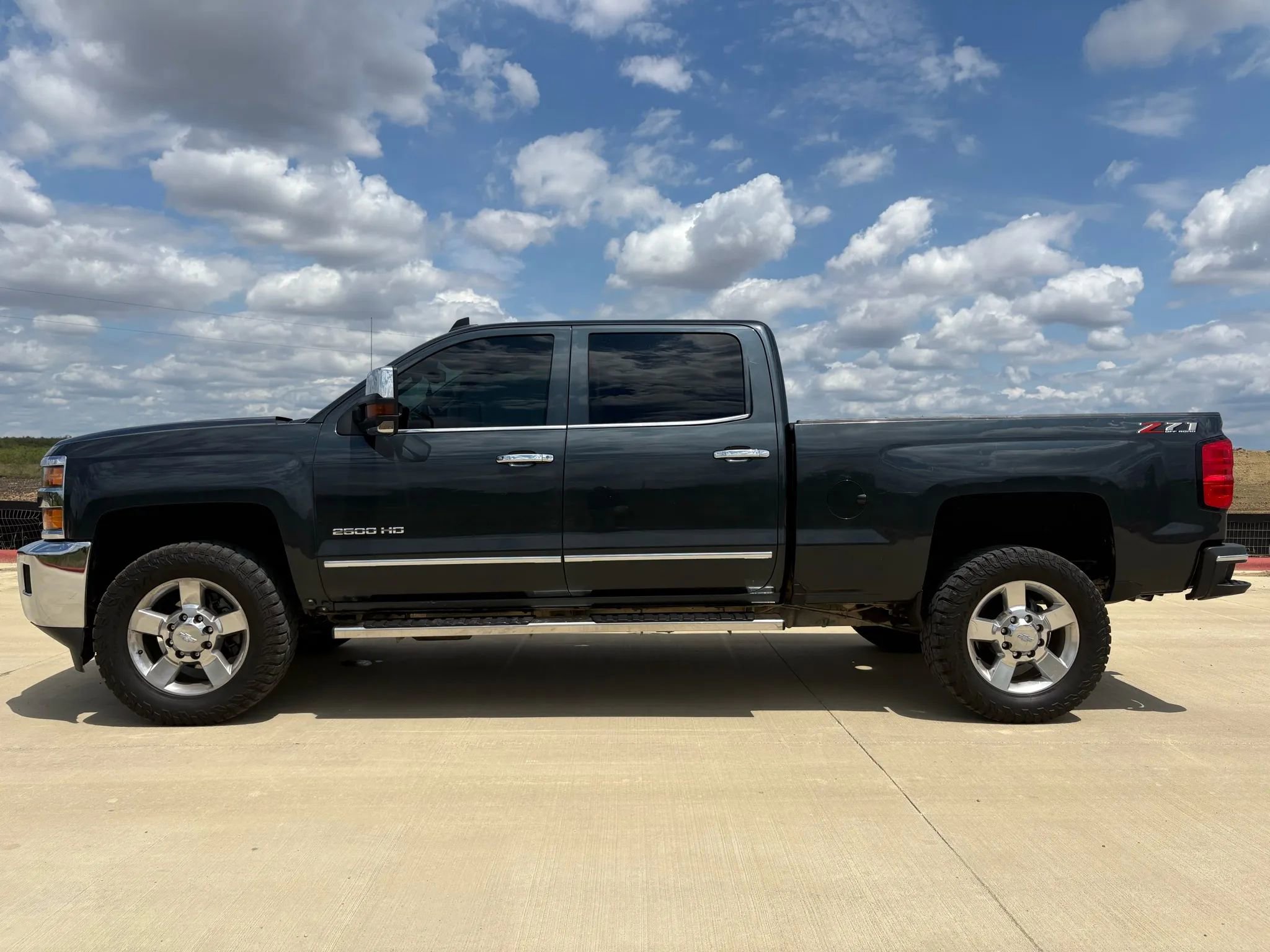 Used 2019 Chevrolet Silverado 2500 LTZ w/ Vortec Plus Package image 5