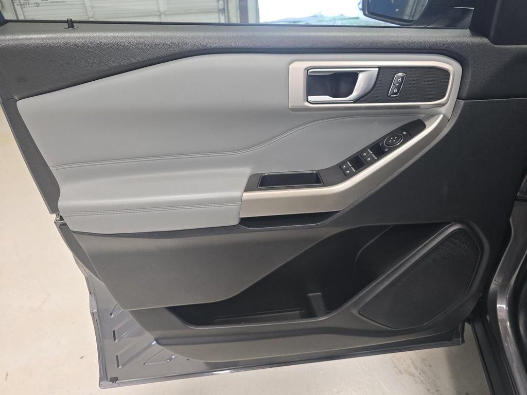 Used 2021 Ford Explorer XLT w/ Equipment Group 202A RWD image 15