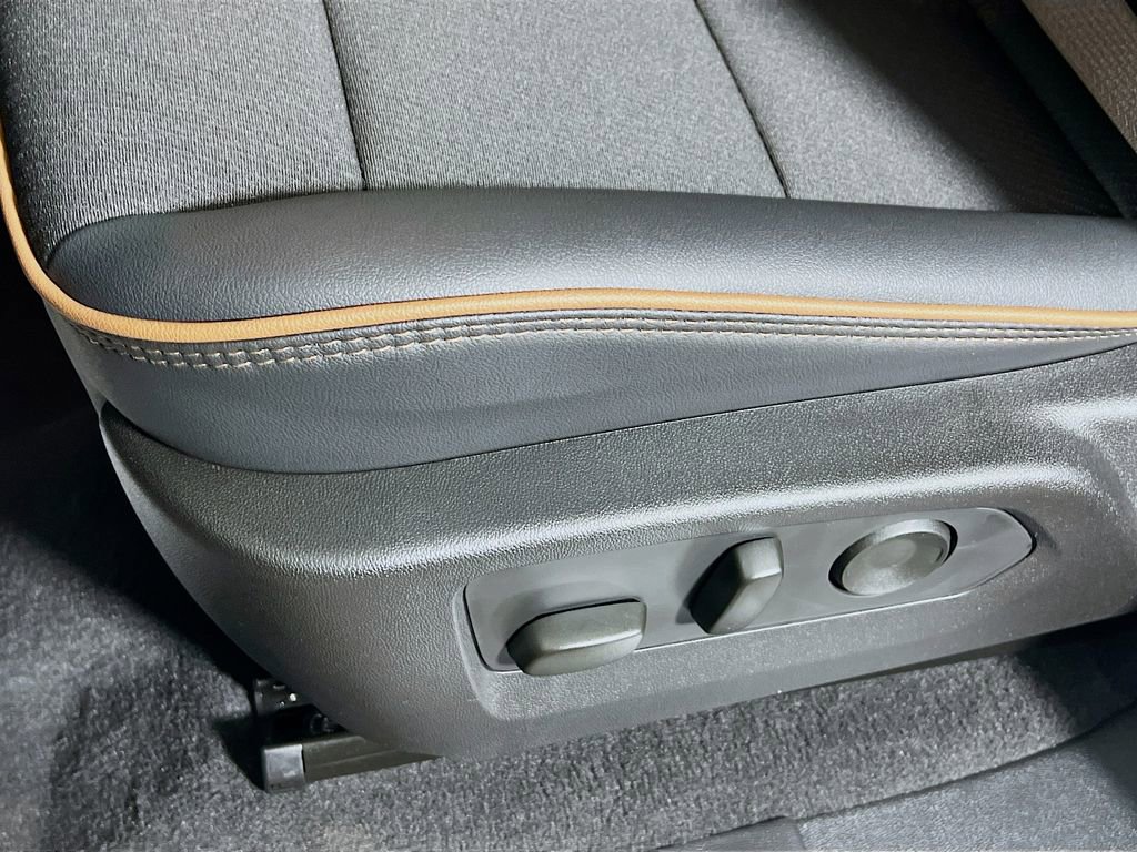 New 2026 GMC Canyon AT4 AWD/4WD image 16