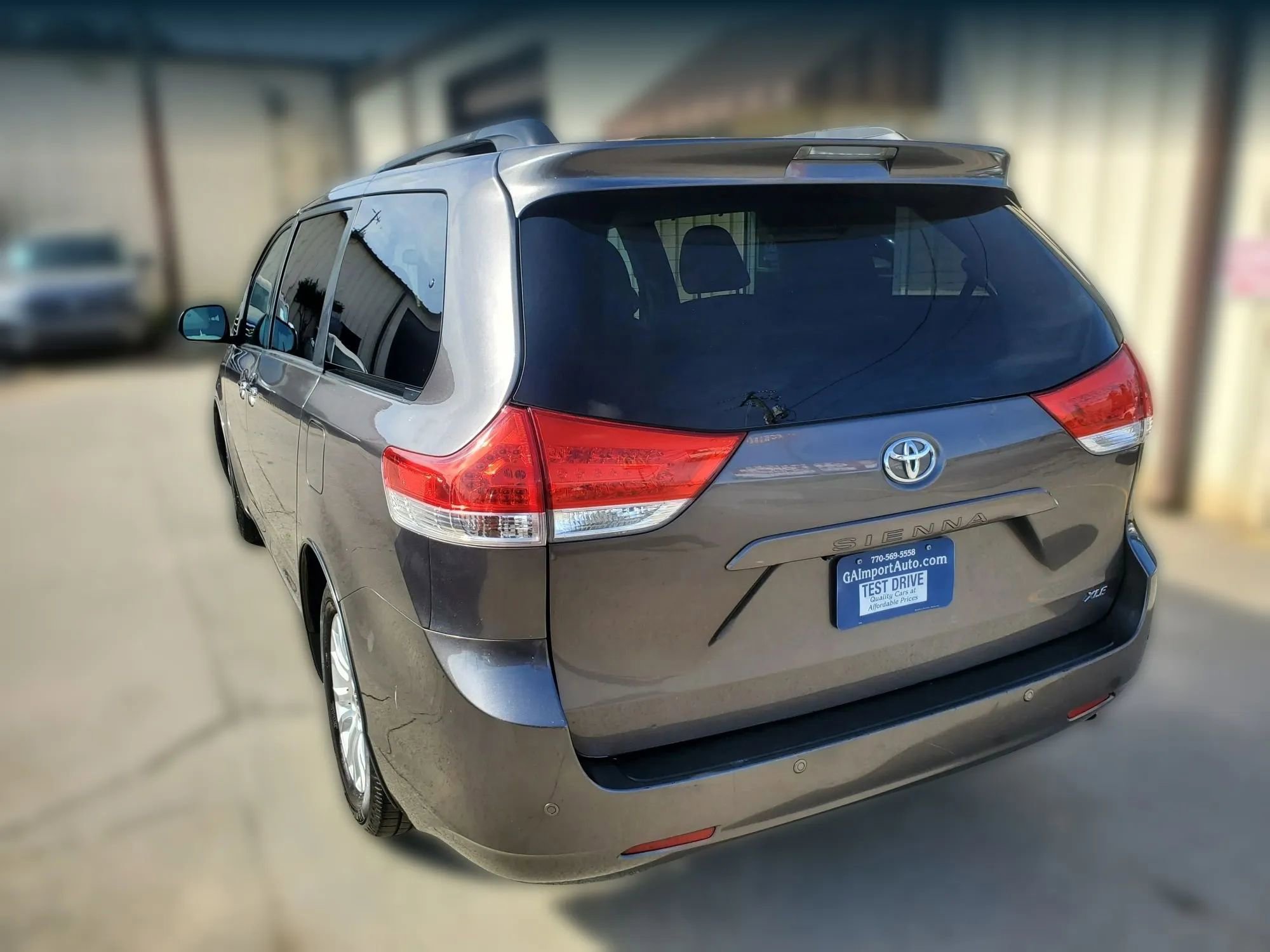 Used 2012 Toyota Sienna XLE w/ XLE Navigation Pkg FWD image 5