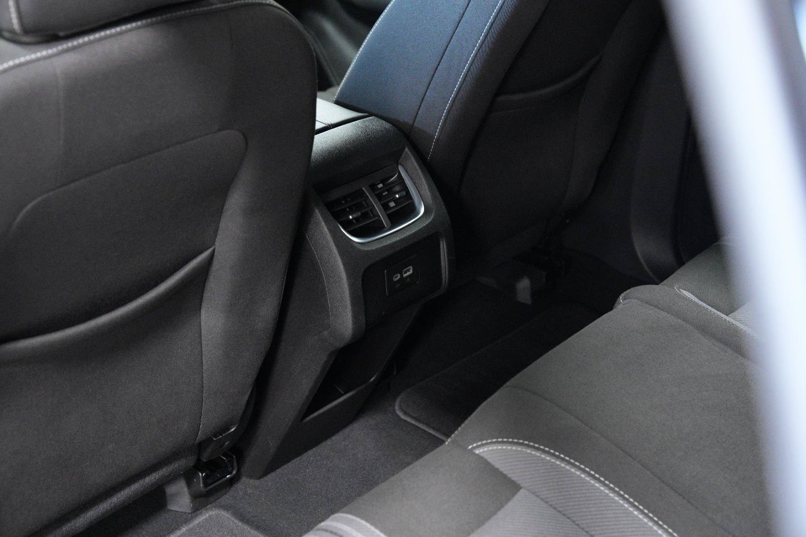 Used 2025 Chevrolet Blazer LT AWD/4WD image 29