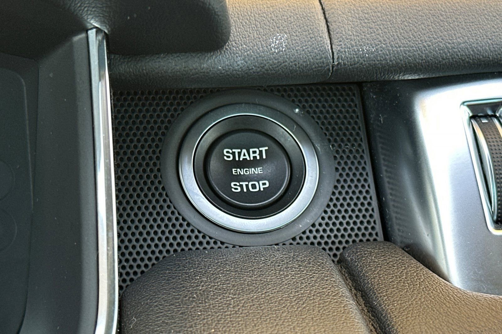 Used 2018 Land Rover Range Rover Sport SE image 28