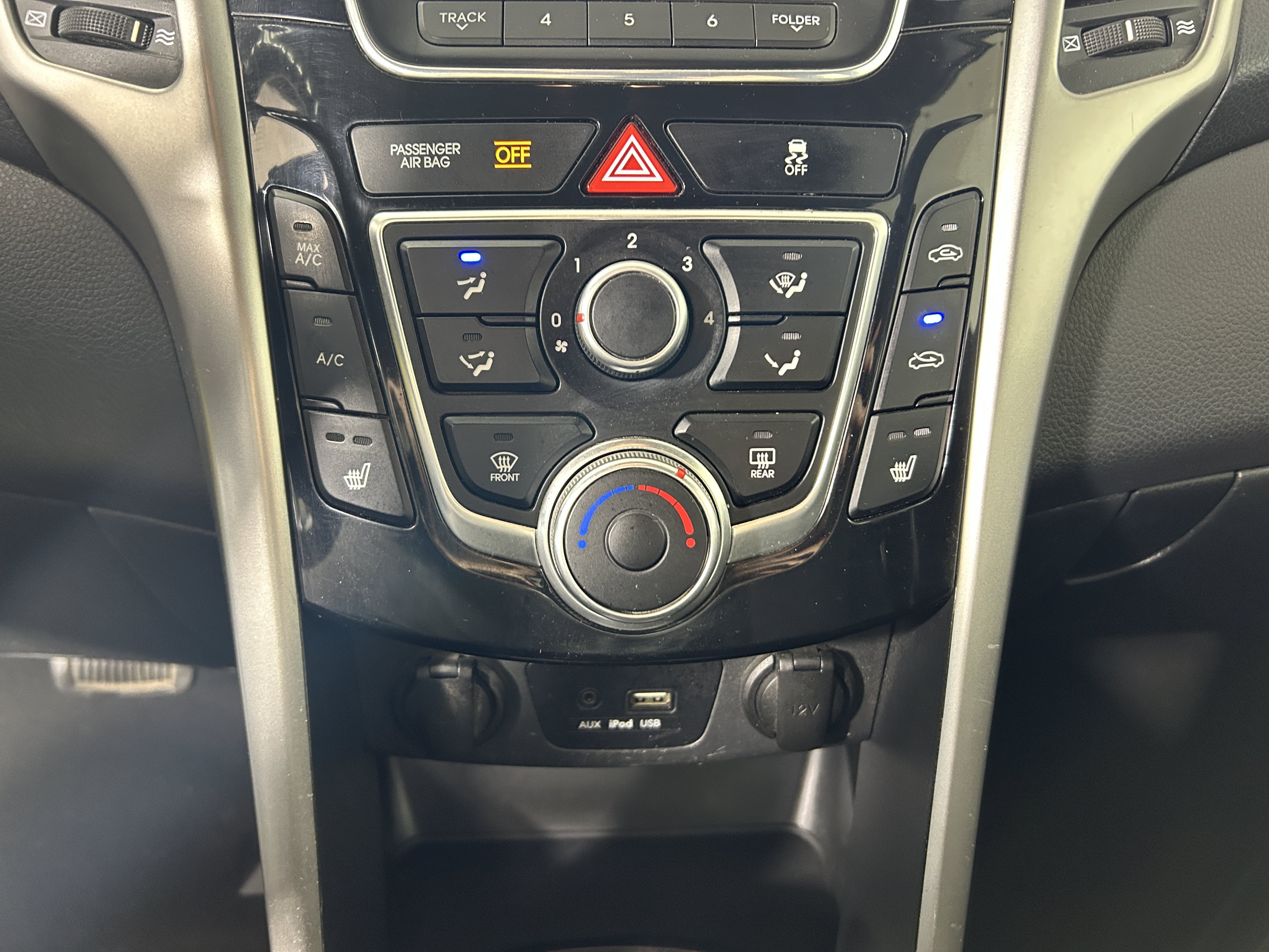 Used 2016 Hyundai Elantra GT FWD image 16