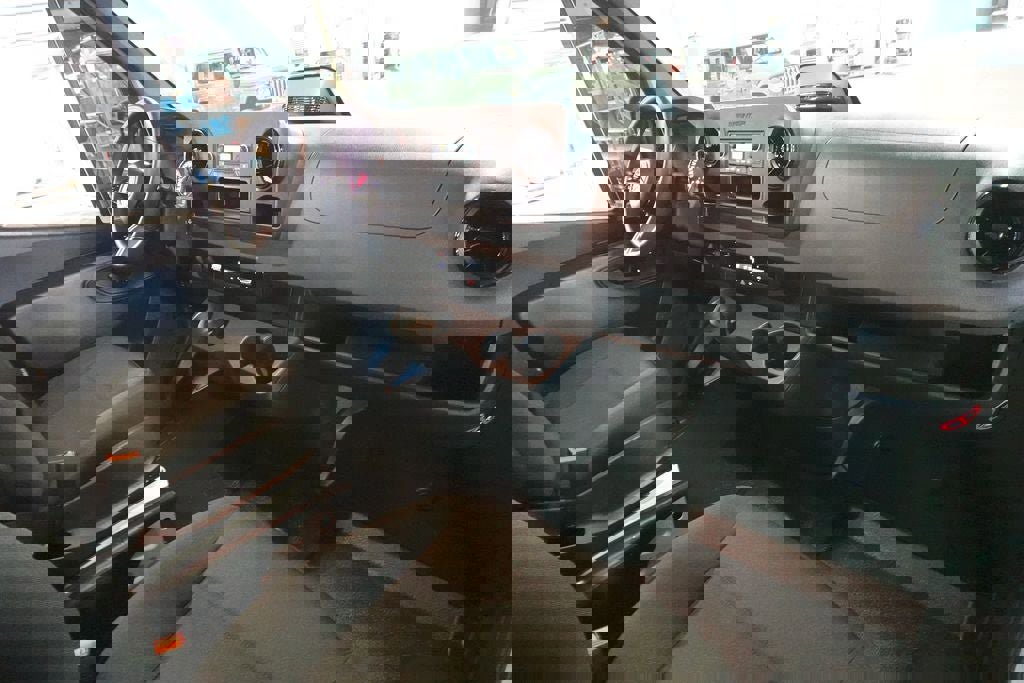 Used 2025 Mercedes-Benz Sprinter 2500 image 27