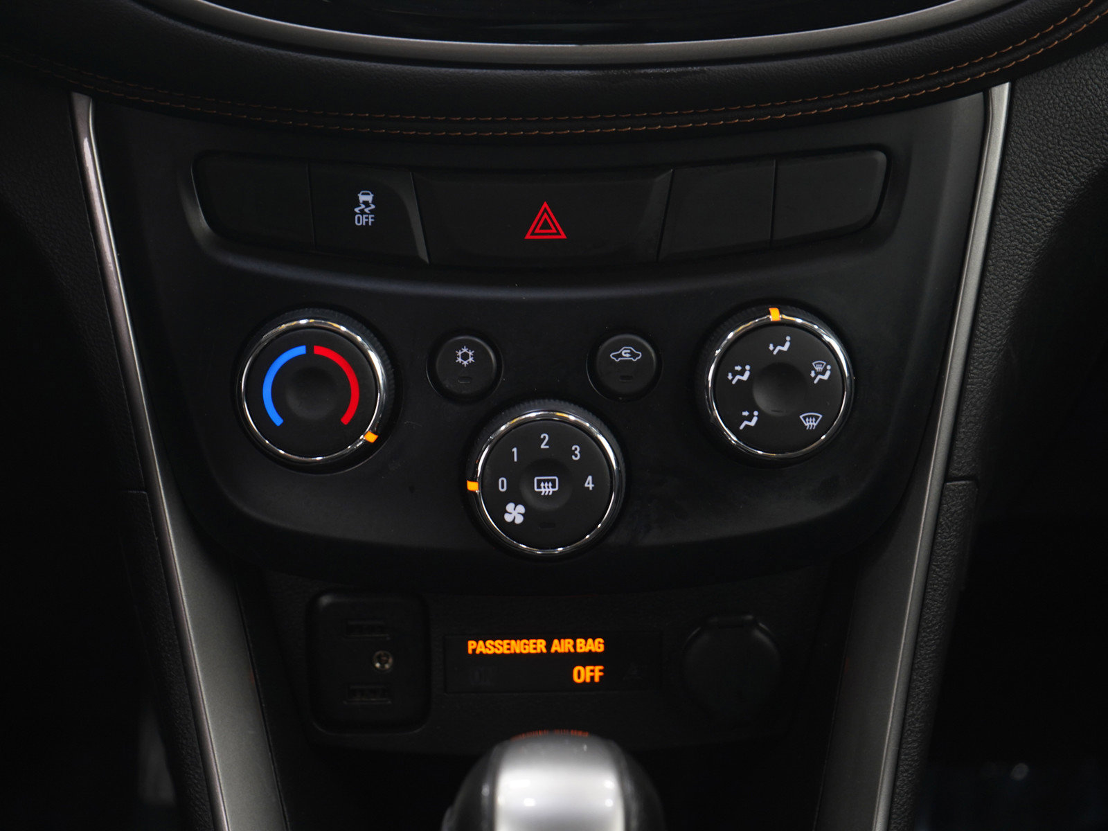 Used 2020 Chevrolet Trax LT w/ LT Convenience Package image 18