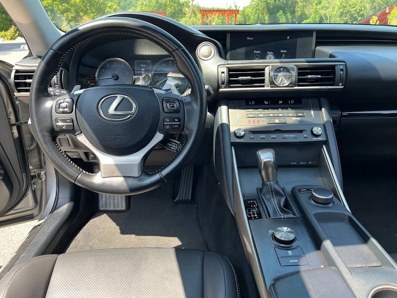Used 2019 Lexus IS 300 image 19