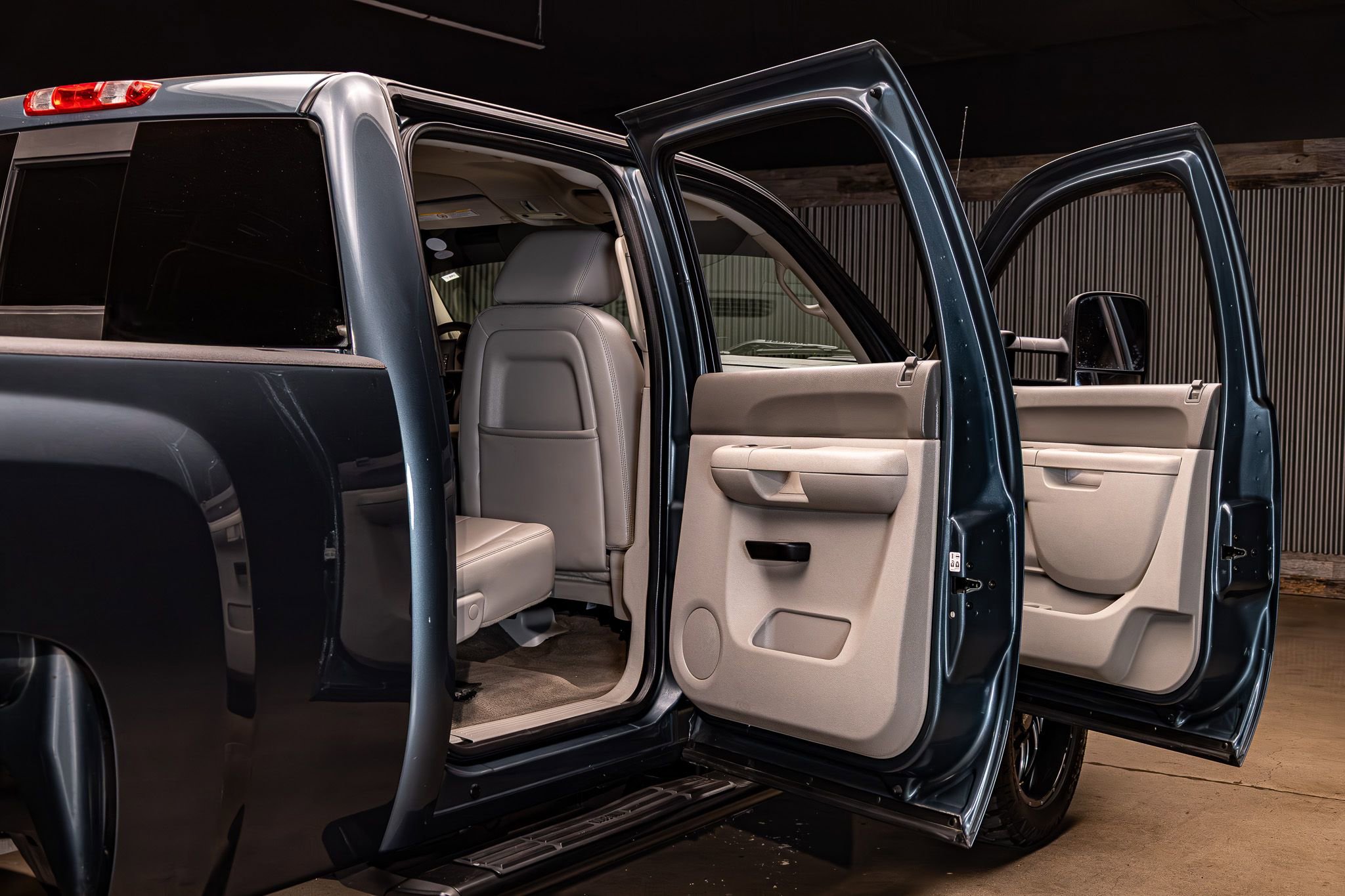 Used 2014 Chevrolet Silverado 2500 LT w/ Interior Plus Package AWD/4WD image 27