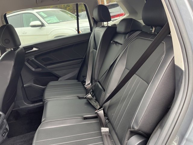 Used 2024 Volkswagen Tiguan SE image 13