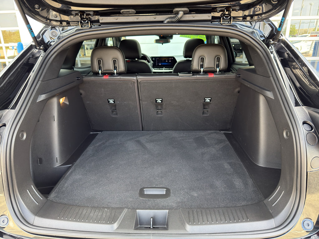 Used 2025 Chevrolet Trax RS w/ Sunroof Package FWD image 35