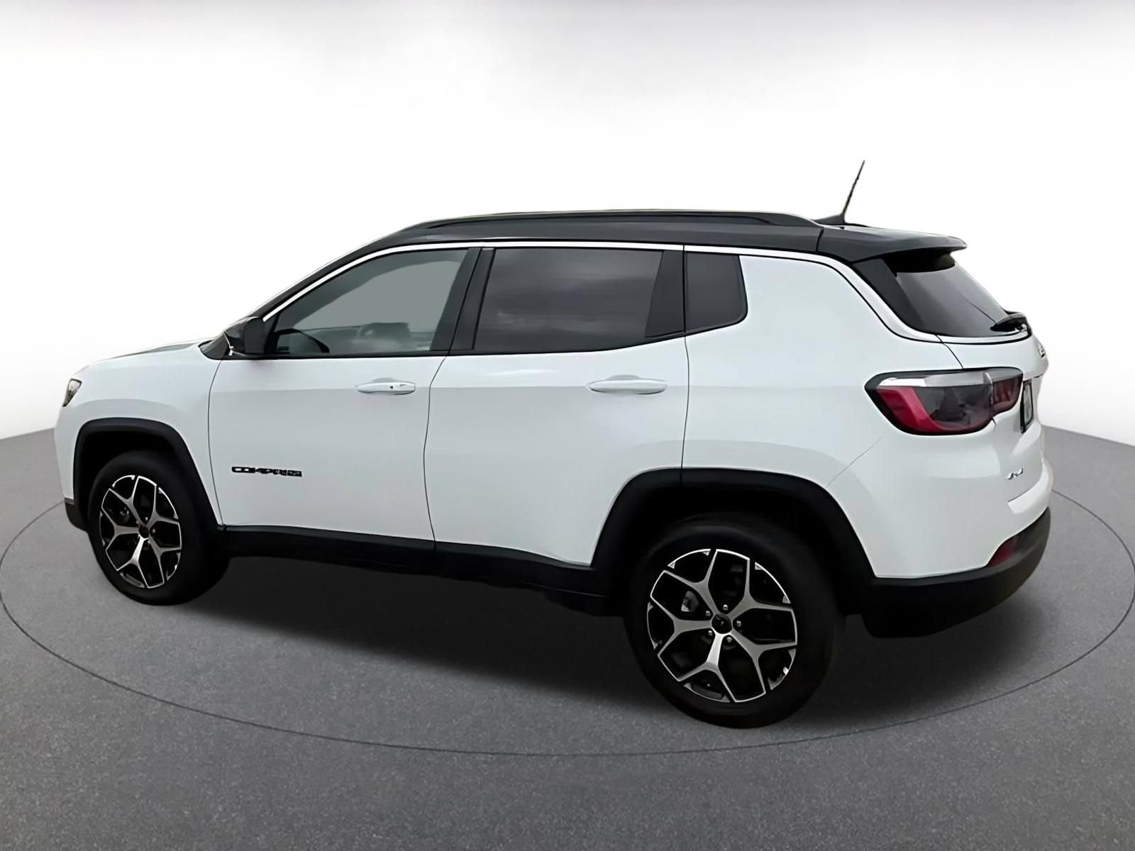 Used 2025 Jeep Compass Limited AWD/4WD image 9
