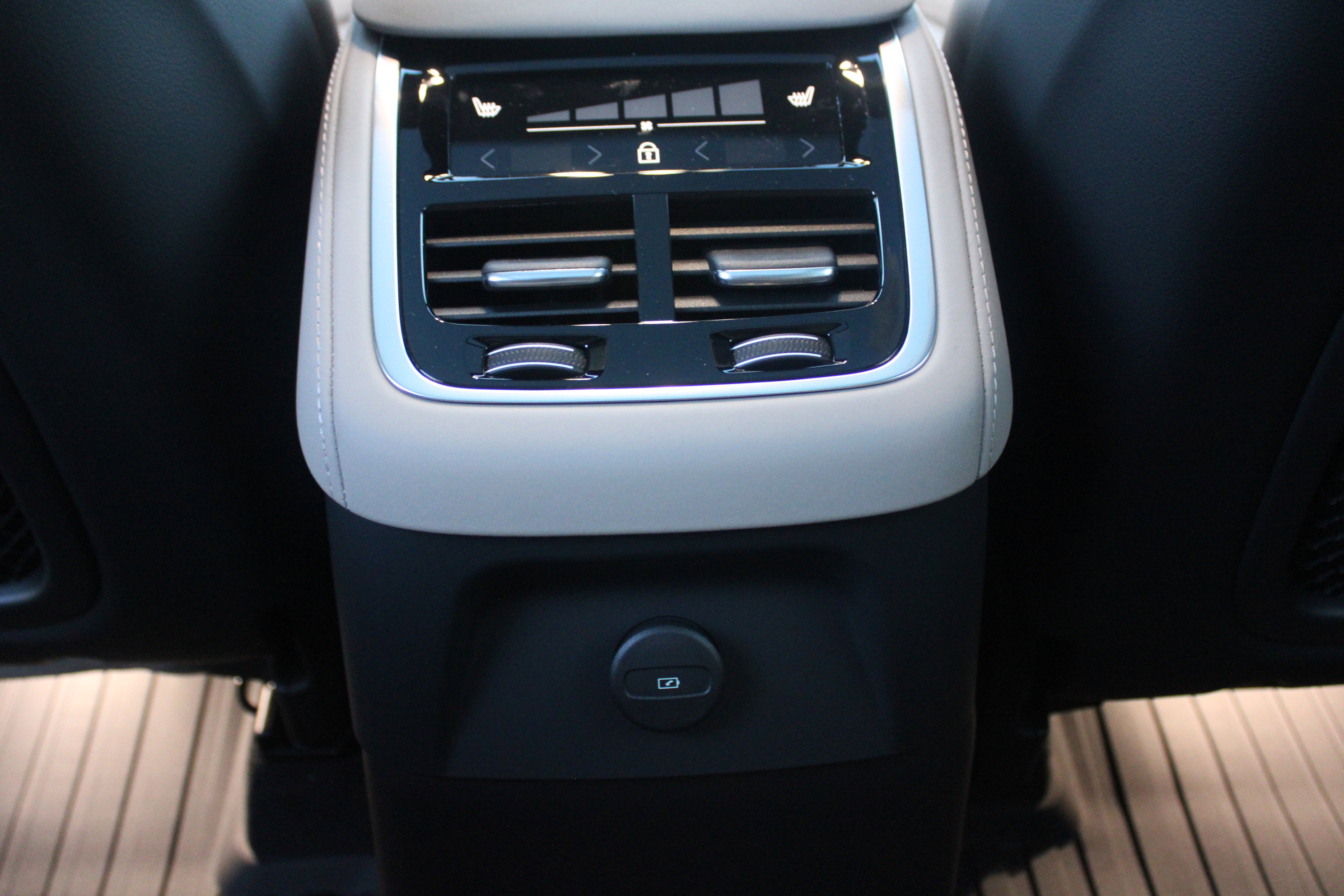 New 2026 Volvo XC90 T8 Ultra w/ Protection Package Premier AWD/4WD image 35