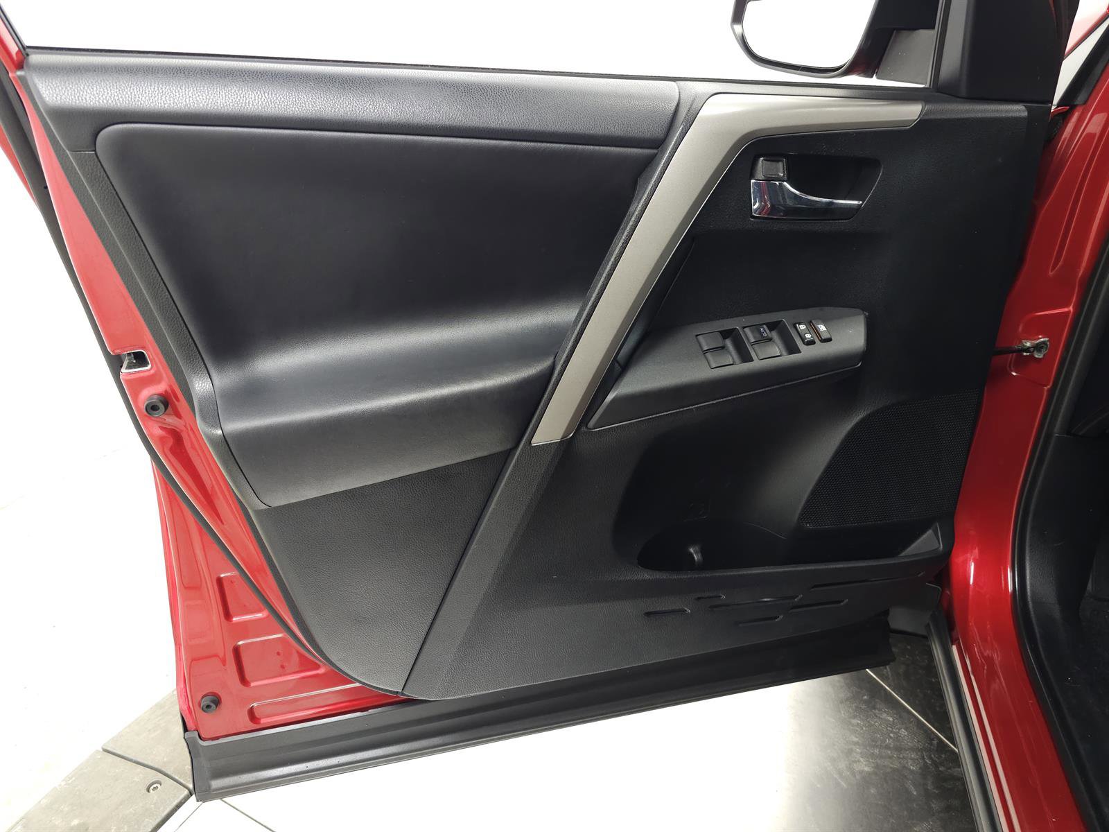 Used 2017 Toyota RAV4 XLE w/ Carpet Mat Package image 12