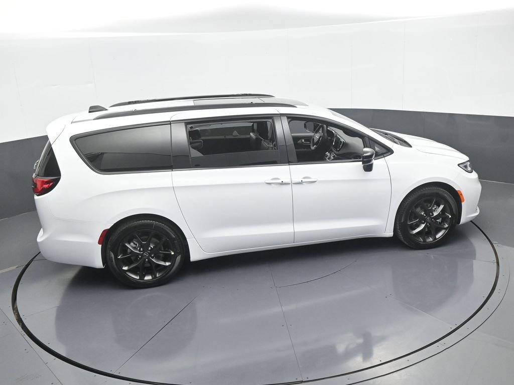 New 2026 Chrysler Pacifica Limited w/ S Appearance Package FWD image 47