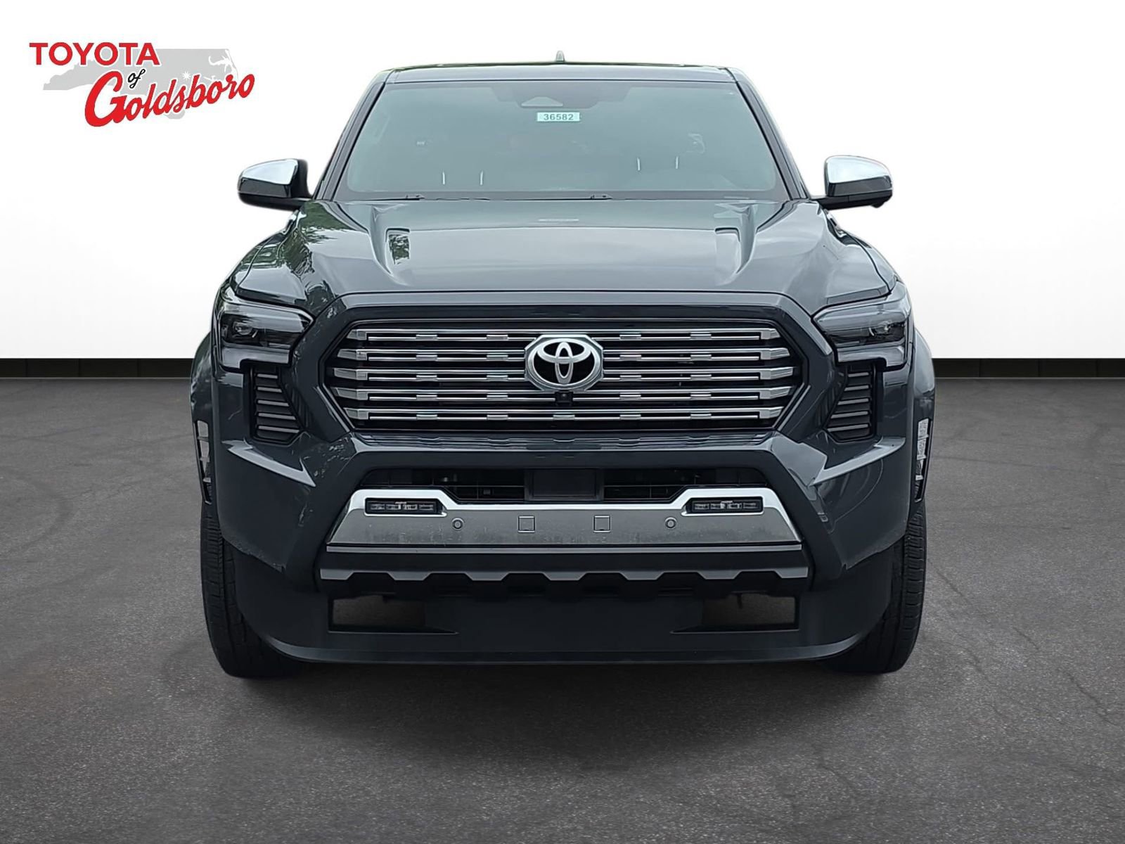 Used 2025 Toyota Tacoma Limited AWD/4WD image 2