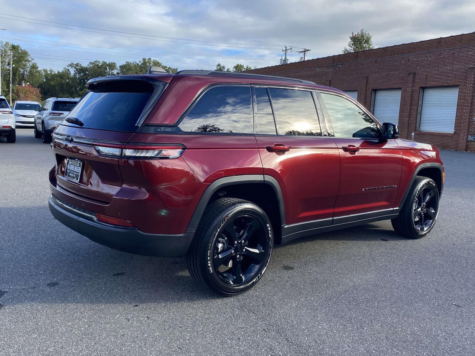 New 2025 Jeep Grand Cherokee Laredo image 8