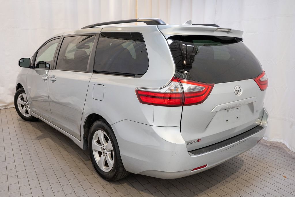 Used 2020 Toyota Sienna LE image 4