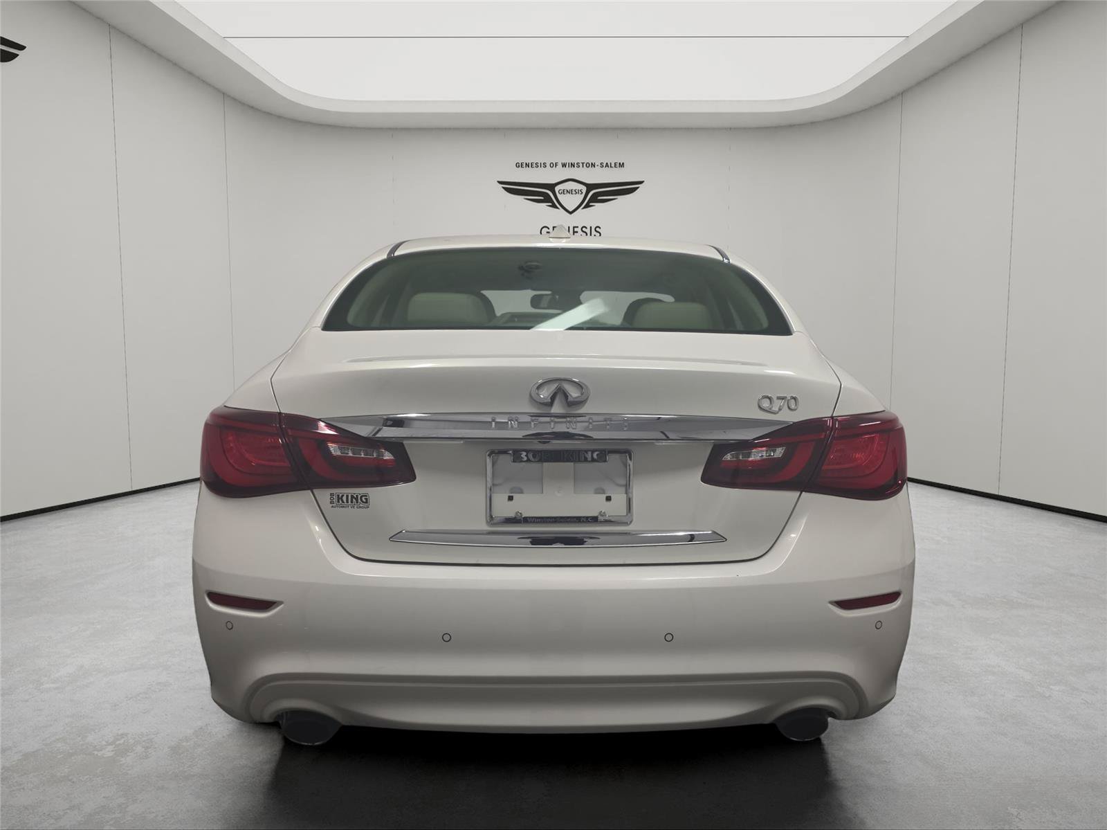 Used 2015 INFINITI Q70 3.7 w/ Technology Package RWD image 4