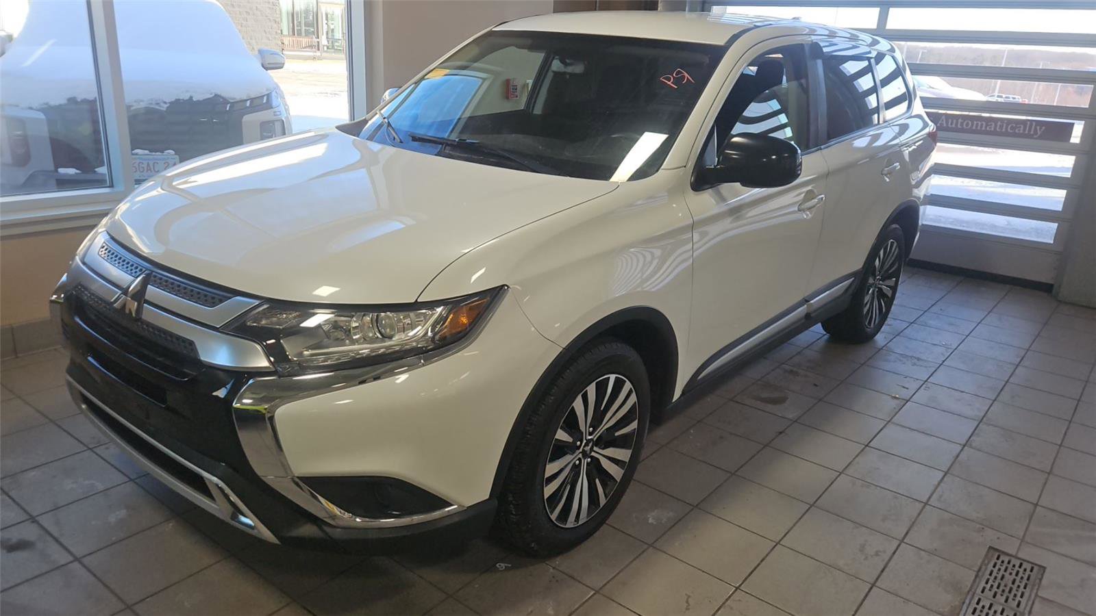 Used 2019 Mitsubishi Outlander ES image 1