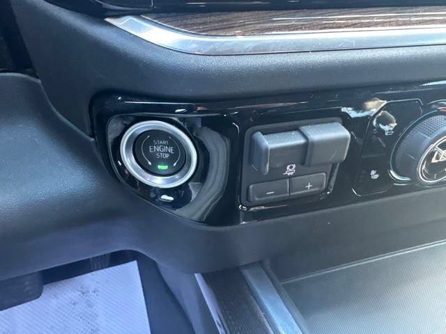 Used 2024 Chevrolet Silverado 1500 RST w/ Redline Edition AWD/4WD image 13