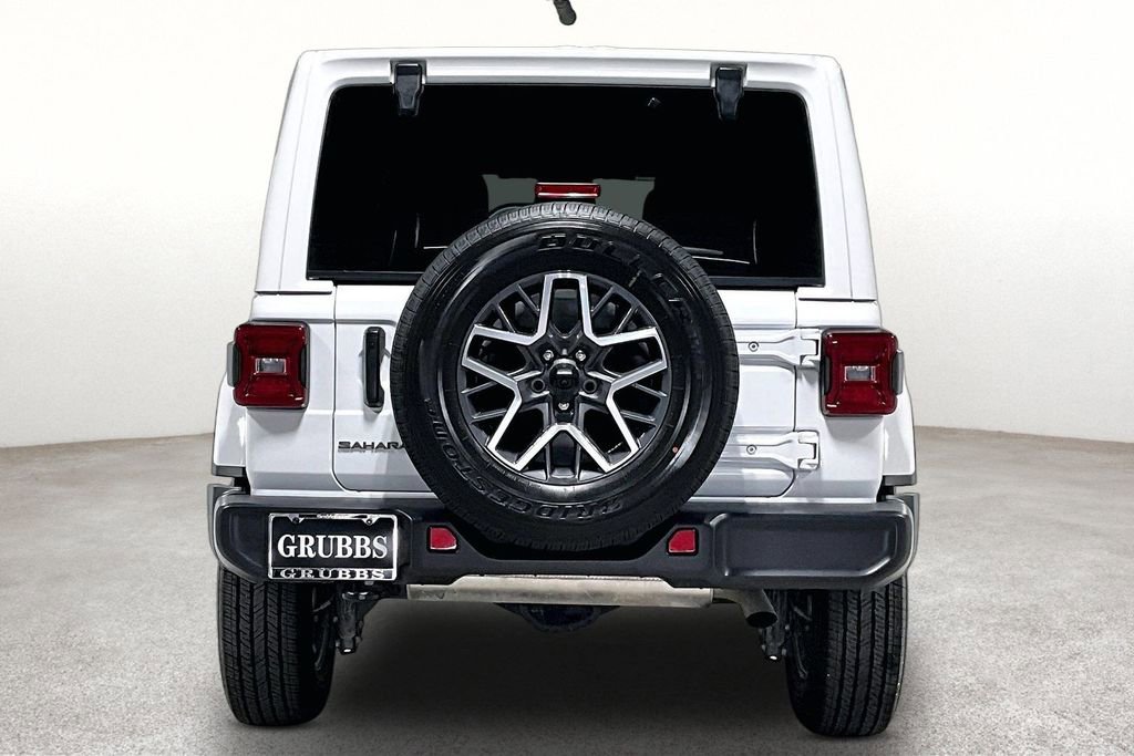 Used 2025 Jeep Wrangler Unlimited Sahara AWD/4WD image 6