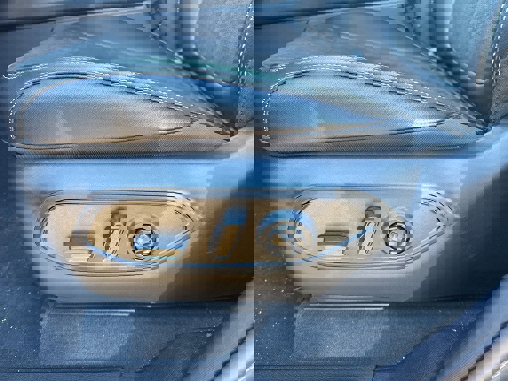 New 2026 Jeep Grand Cherokee Altitude image 17