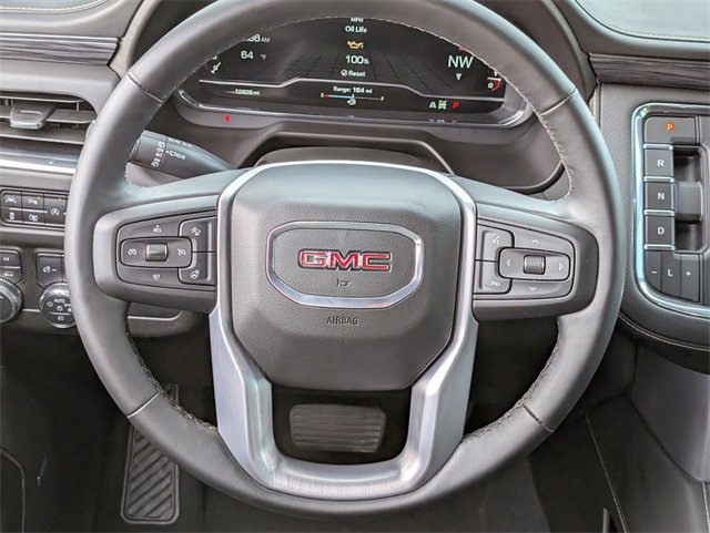 Used 2024 GMC Yukon SLT w/ SLT Luxury Package image 11