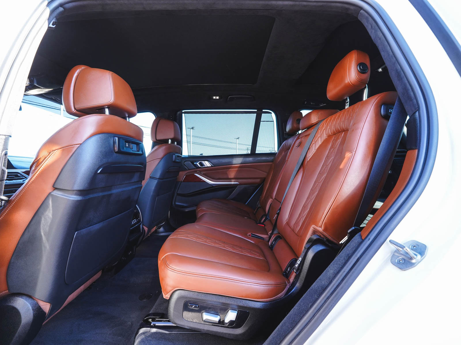 Used 2022 BMW ALPINA XB7 image 33