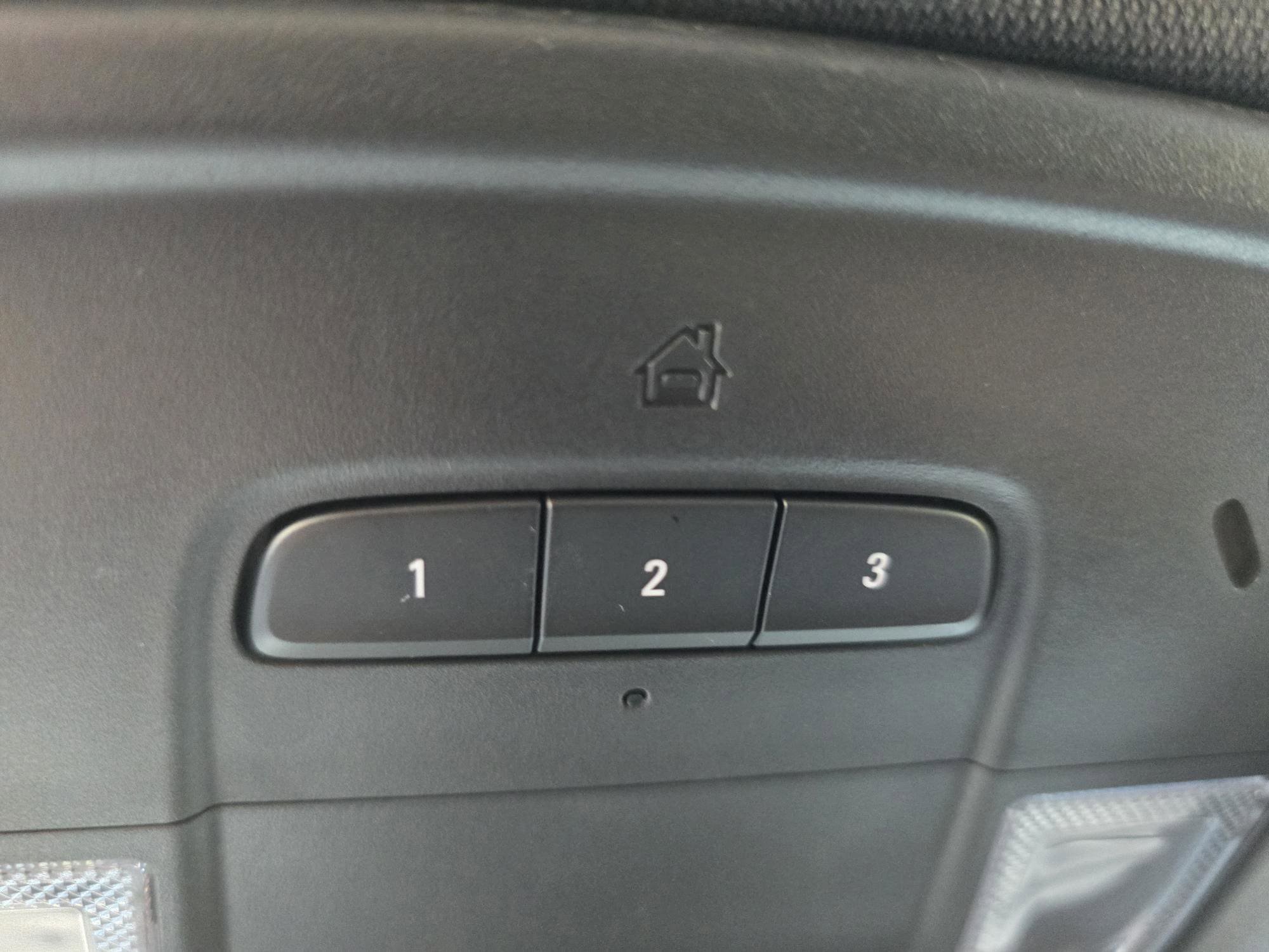 Used 2023 Chevrolet Traverse LT image 13